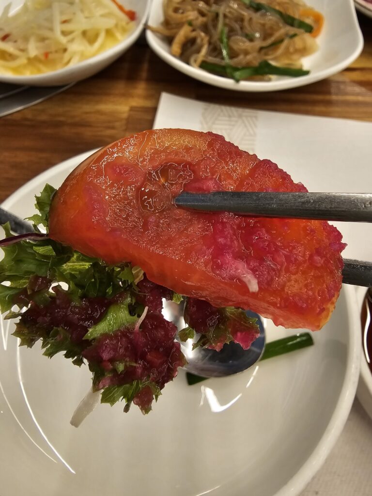 밑반찬 토마토 샐러드 사진입니다.