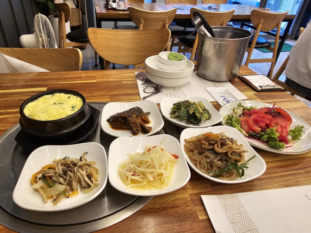 천생산아구찜 밑반찬 사진입니다.